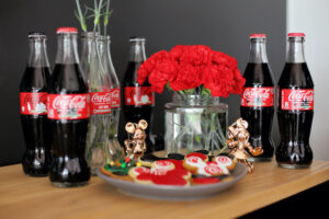 Read more about the article Christmas decor idea with Mickey Mouse & Coke