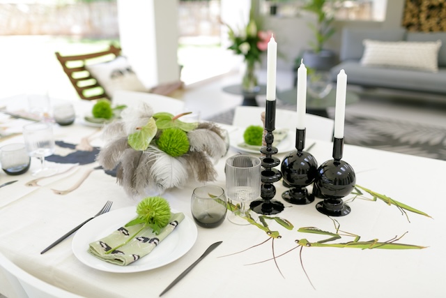 Read more about the article Ostrich-Inspired Table Setting