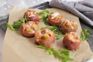 Read more about the article Stuffed Figs with Mozzarella & Parma Ham