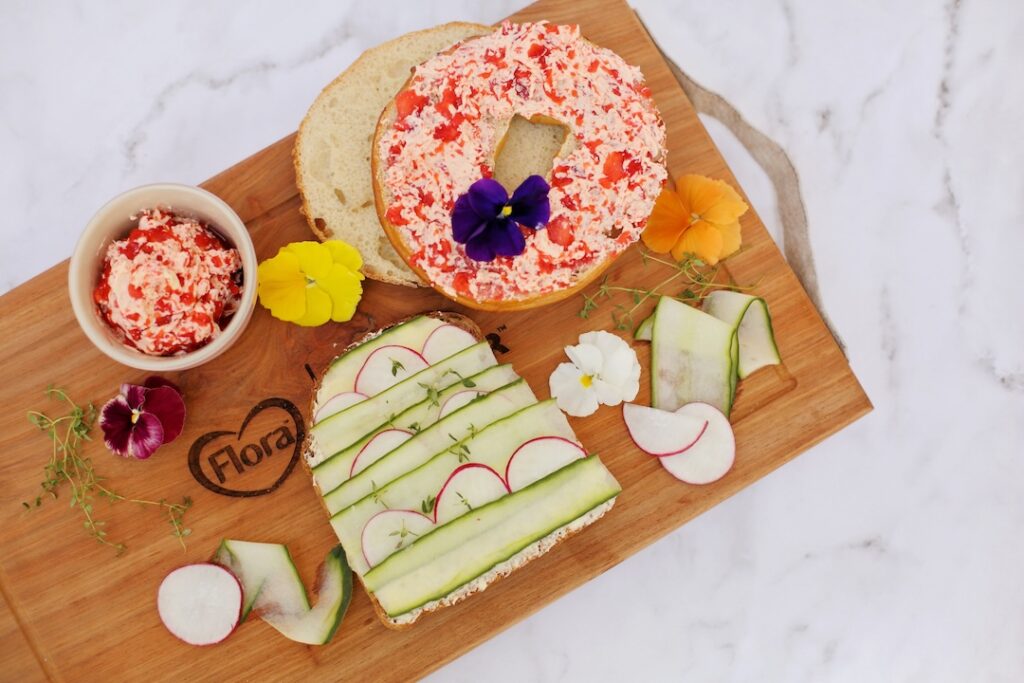 Read more about the article Strawberry Butter Bagel & Cucumber Smørrebrød
